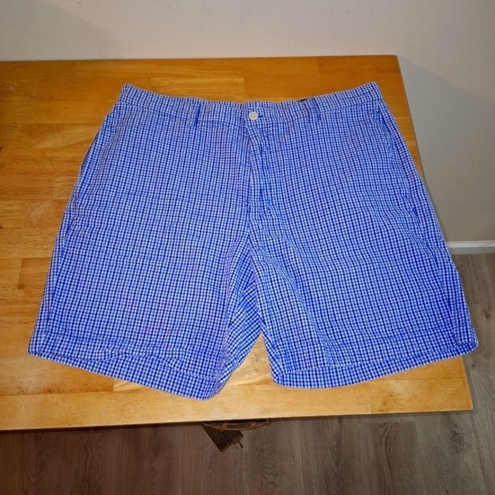 A bundle of Vineyard Vines men shorts in a size 34. Pre-loved in great shape.